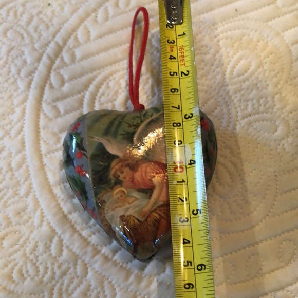👼 Angel & Manger Paper Machete Puffed Heart Ornament - Picture 8 of 9